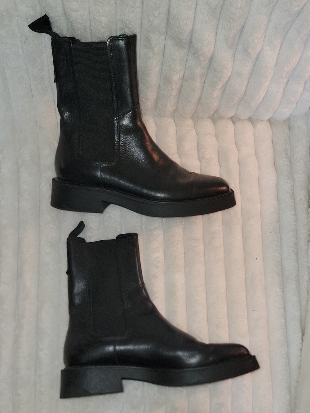 Vagabond Black Leather Chelsea Boots